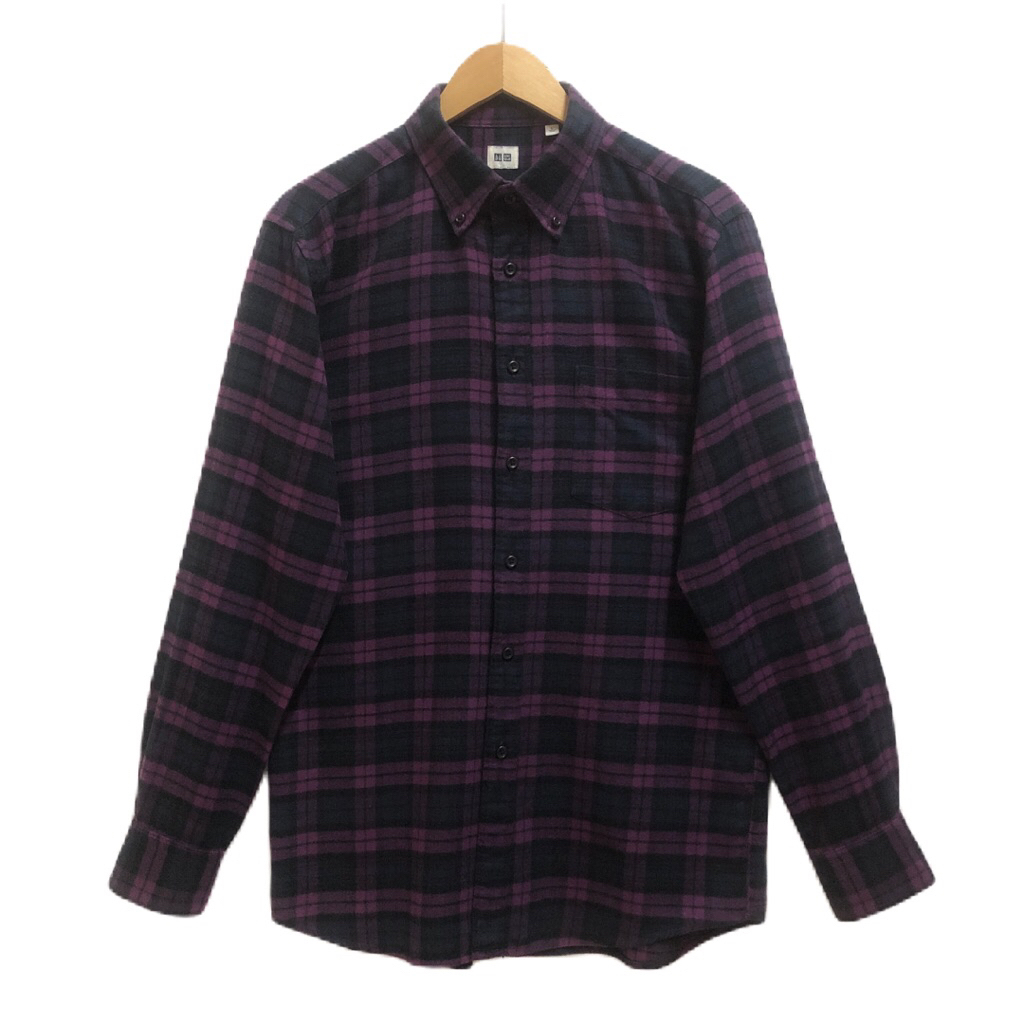 Uniqlo เสื้อเชิ้ตชาย แขนยาว สีโทนม่วง-ดำ ลายสก๊อต ใหม่กริบ ป้าย L มือสอง