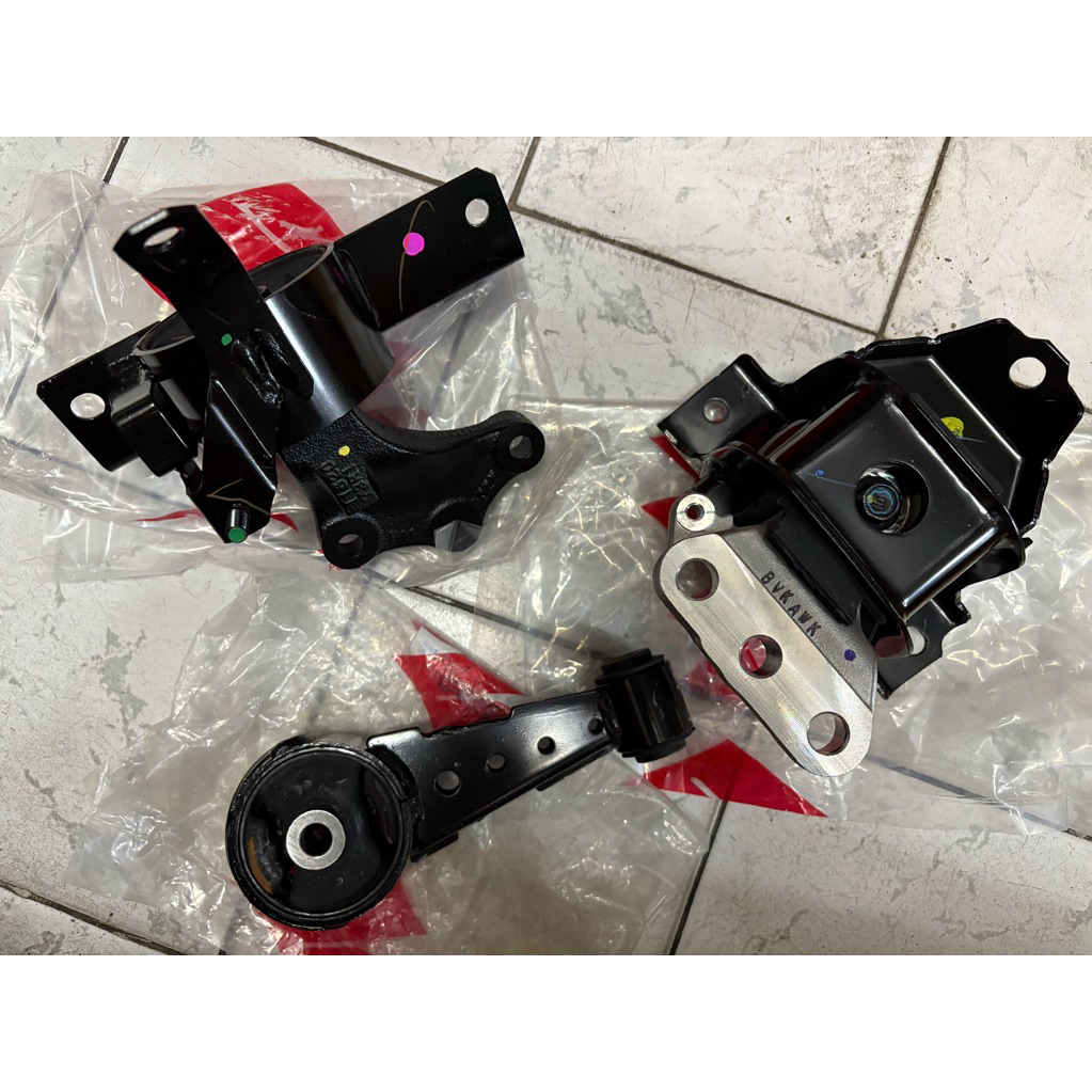 แท้ศูนย์ Suzuki ชุดยางแท่นเครื่อง Suzuki Ertiga XL7