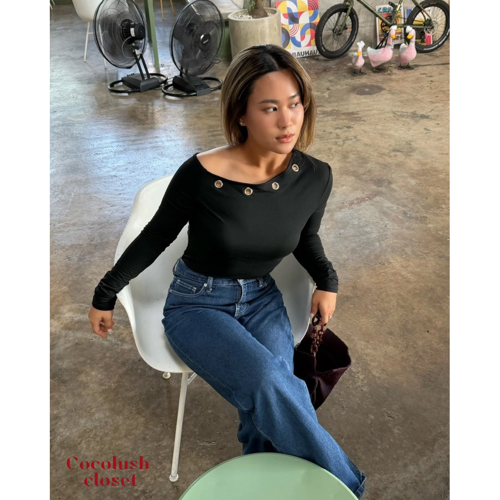 (พร้อมส่ง) midnight top เสื้อเปิดไห่ลแต่งหมุด