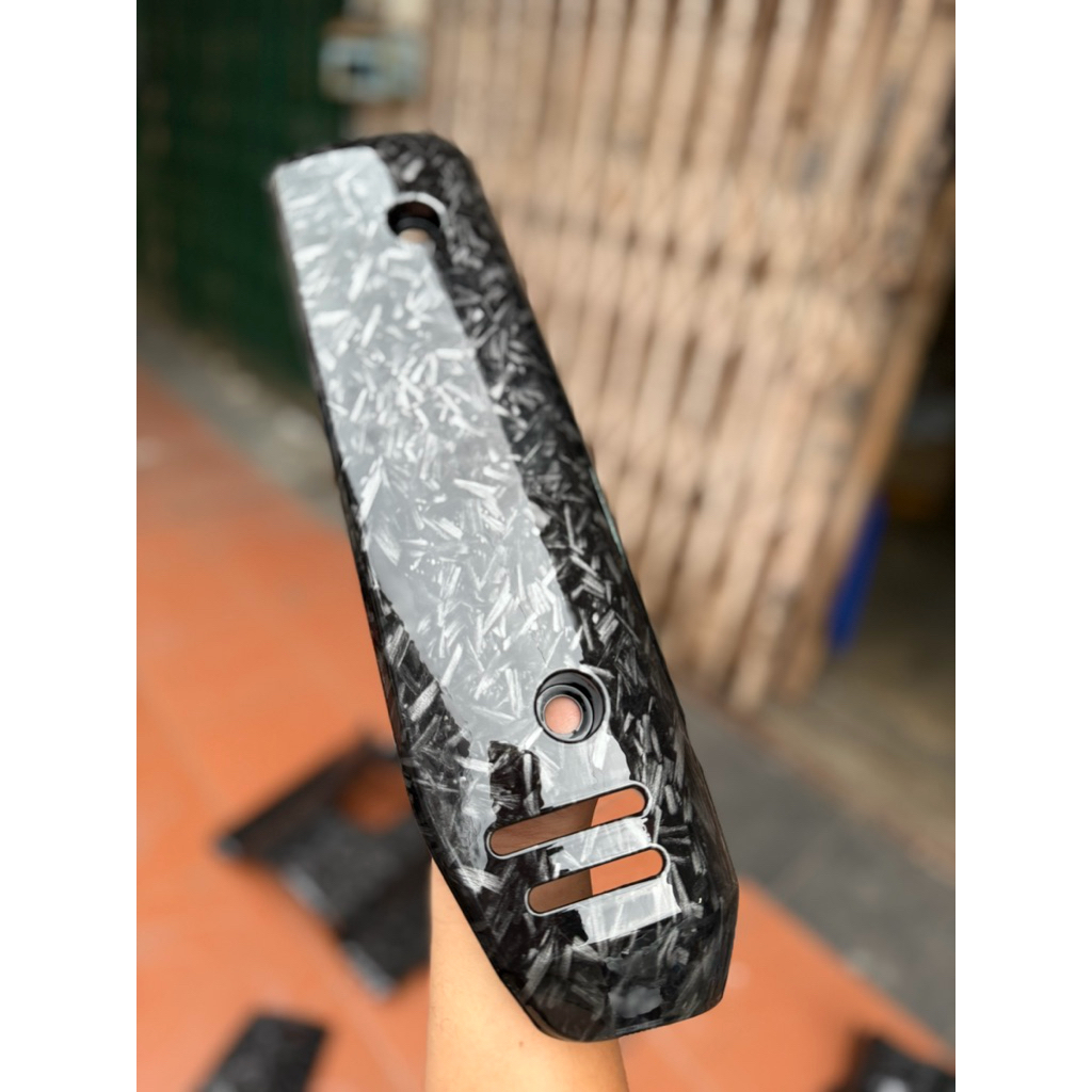 ครอบท่อ บังท่อ(พร้อมส่ง)ศูนย์Giorno 125 ทำเคฟล่าลายฟอร์ดเปลือกแท้ศูนย์ Honda 100%เงาสุดๆแล็คเกอร์ 2kเคฟล่า5Dอย่างดีงานดี