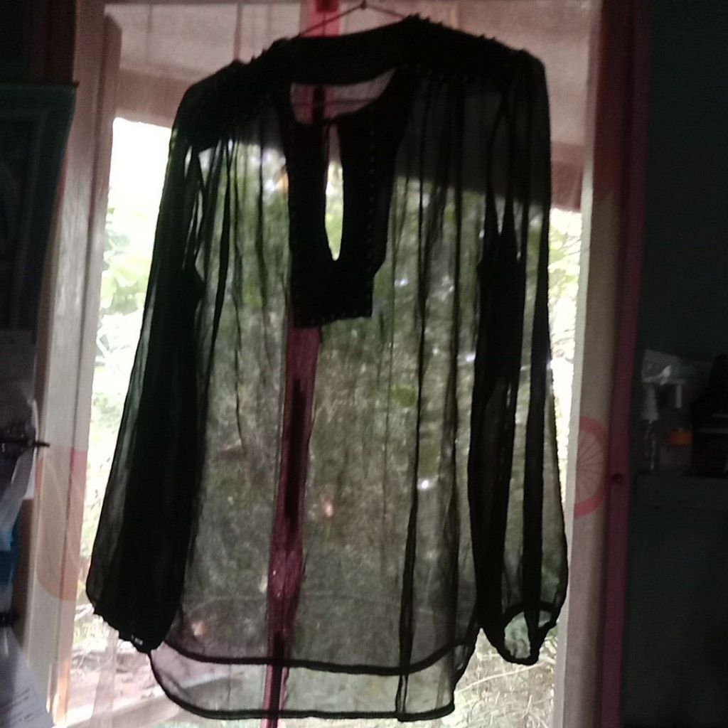 "ส่งฟรี ร้านโค้ดคุ้ม"เสื้อมือ 1 แบรนด์ s i m p l e u n I Q u e h o. 1

เสื้อซีทรูสีดำแต่งปกหน้าปกคอด