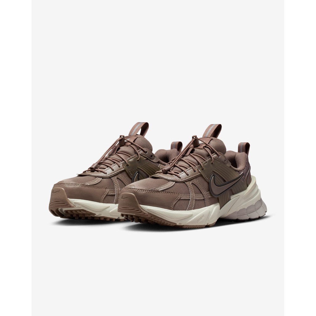 รองเท้า Nike V2K Run
