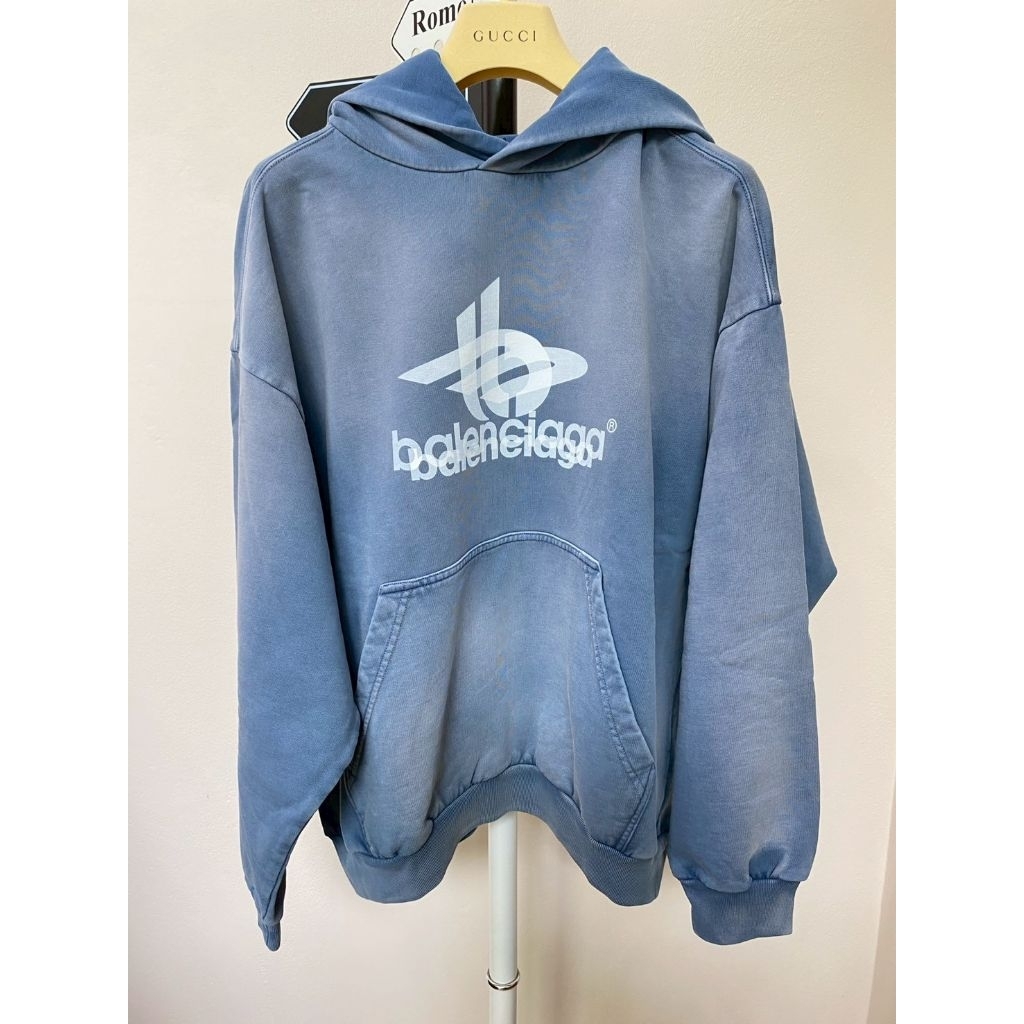 New Balenciaga Medium Fit Hoodie FADED BLUE/WHITE size XS อก47 ยาว25 นิ้ว มือ1ของแท้💯 พร้อมส่ง **ทัก