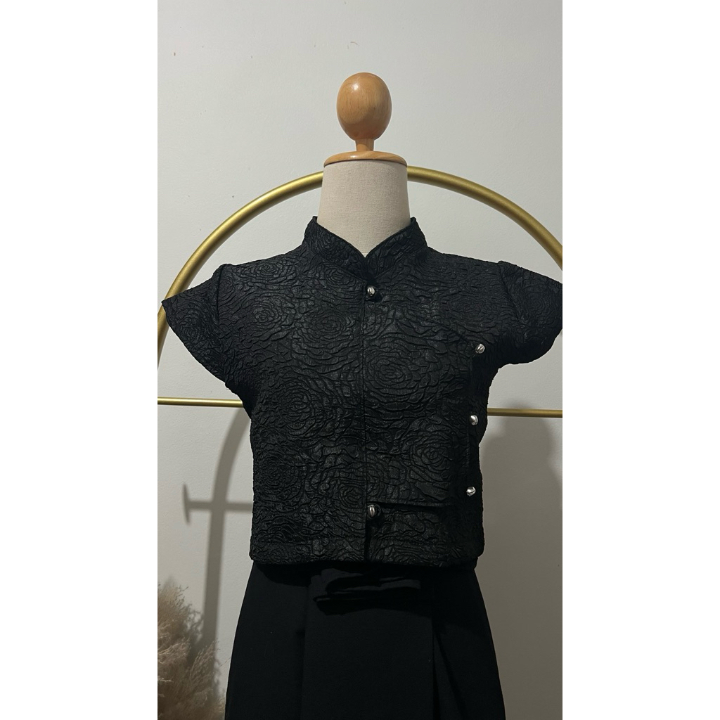 เสื้อไตแขนเลยผ้าแจ็คการ์ดลายกุหลาบ