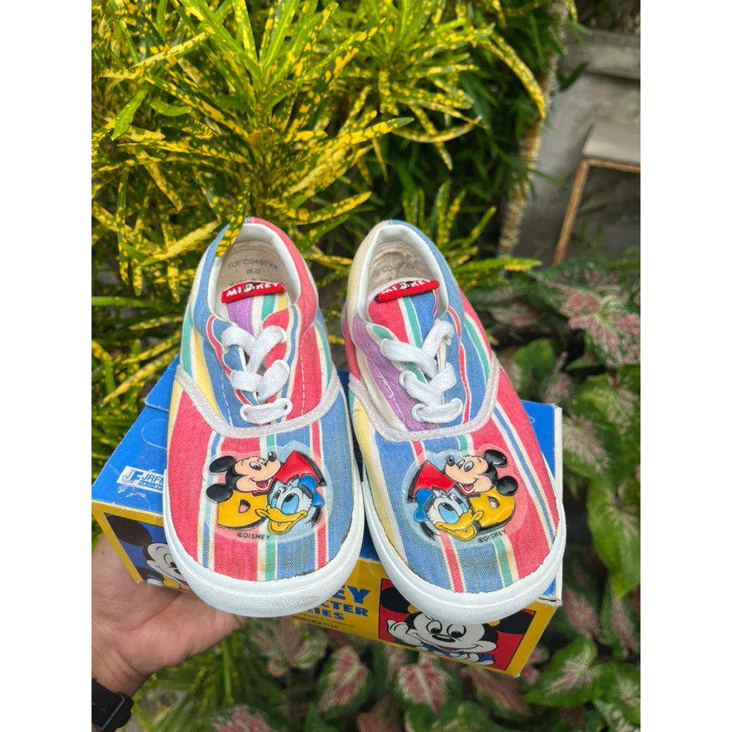 mickey mouse shoes kids 6us