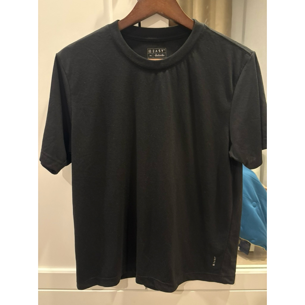 เสื้อยืดสีดำ gq size M ใส่ได้ทั้ง ชาย ญ