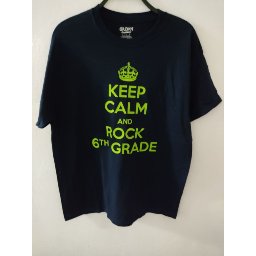 เสื้อยืดวินเทจ gildan สกรีน  keep calm and rock 6th grade