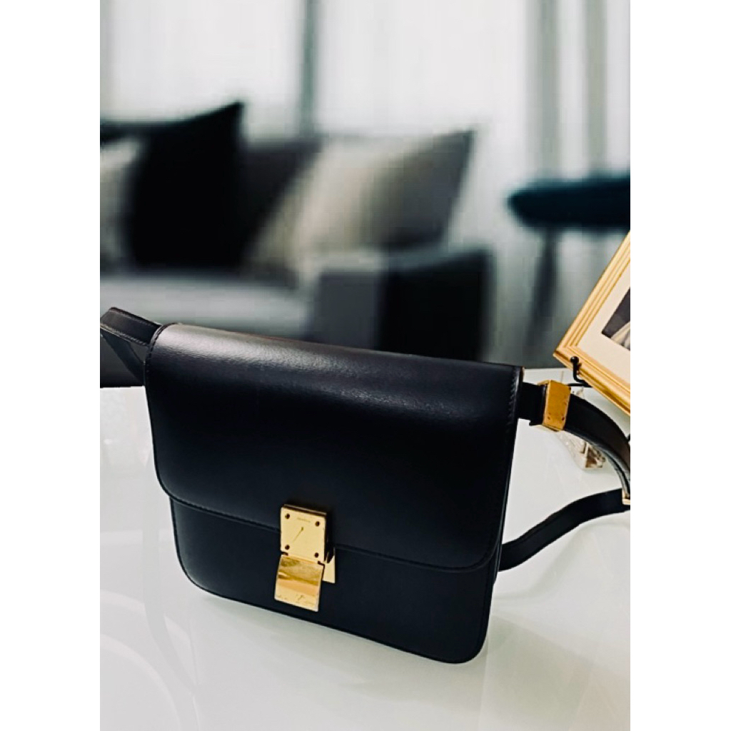 กระเป๋าสะพาย หนังแท้ ขนาด 7.5” x 6.5” (used)