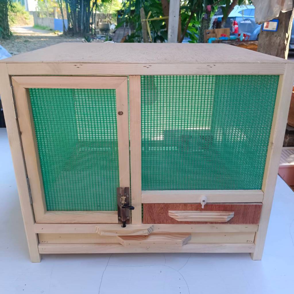 🚚สินค้าพร้อมส่ง 🐰กรงอนุบาลลูกไก่พร้อมติดตั้งชุดไฟหลังคาเป็นไม้อัดติดมุ้งกันยุง 100% มีถาดอาหารในตัวมีถาดรองขี้🐰