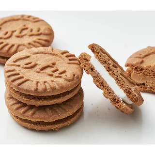 Lotus Sandwich Biscuit แซนวิชคุ้กกี้ ขนาด 110g มี ทั้งหมด 11 ชิ้น มี 3 รสชาติ