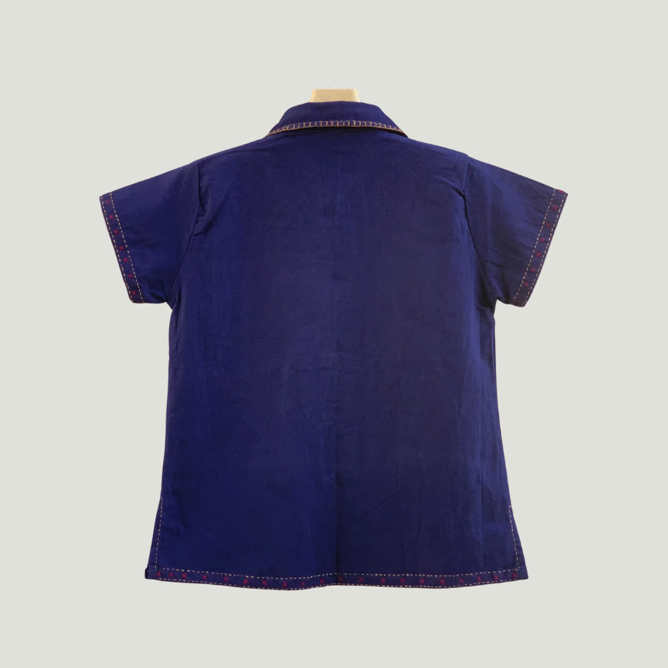 เสื้อผ้าเมืองผู้หญิง เสื้อคอเชิ้ตม่อฮ่อมดอกจิกคลาสสิก ยิ่งใช้สียิ่งสวย แขนสั้น งานวาดมือปักสวยๆ ใส่ทำงานเก๋ๆมีขนาดถึง44″ ราคา ถูกที่สุด ดีลบีเคเค แกลเลอรีภาพที่ 4