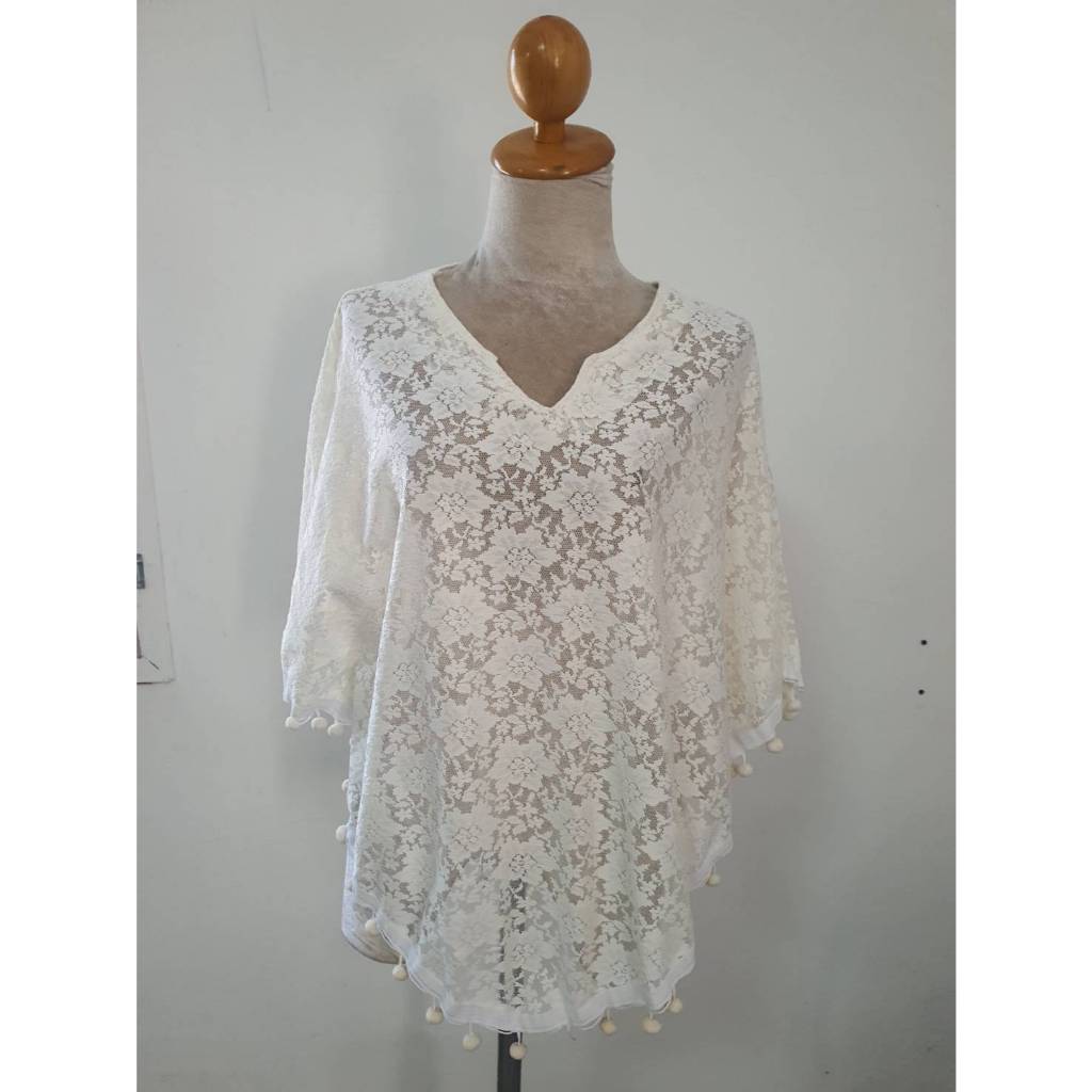 FF06841 เสื้อแฟชั่นลูกไม้ สีขาวครีม มือสอง อก free-52 นิ้ว