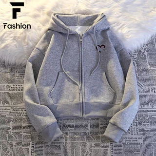 พร้อมส่ง เสื้อเเขนยาวมีฮู้ดมีหมวกเเฟชั่น เสื้อคลุมกันหนาว ปักลายหัวใจ