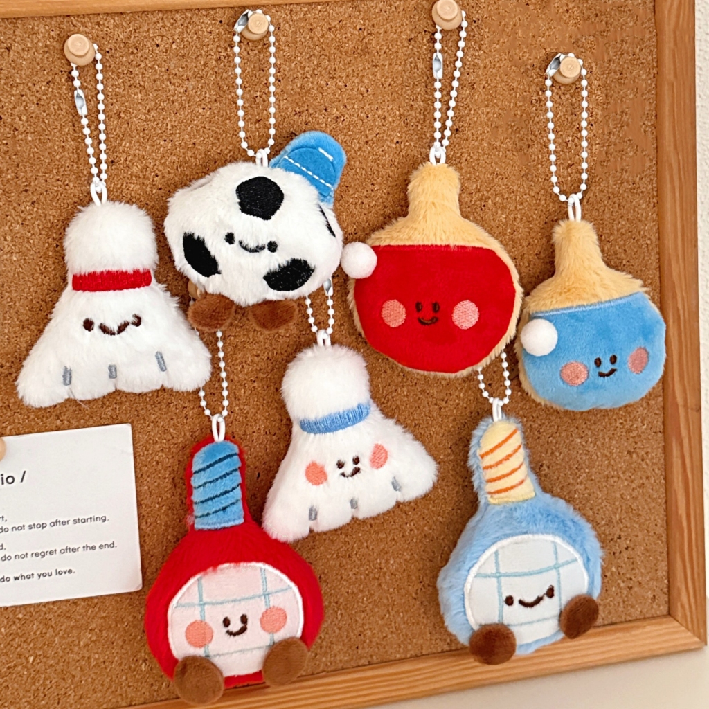 พร้อมส่ง🇹🇭 A02 พวงกุญแจห้อยกระเป๋า ตุ๊กตา อุปกรณ์กีฬา ของขวัญน่ารัก พร้อมแพ็คเกจ