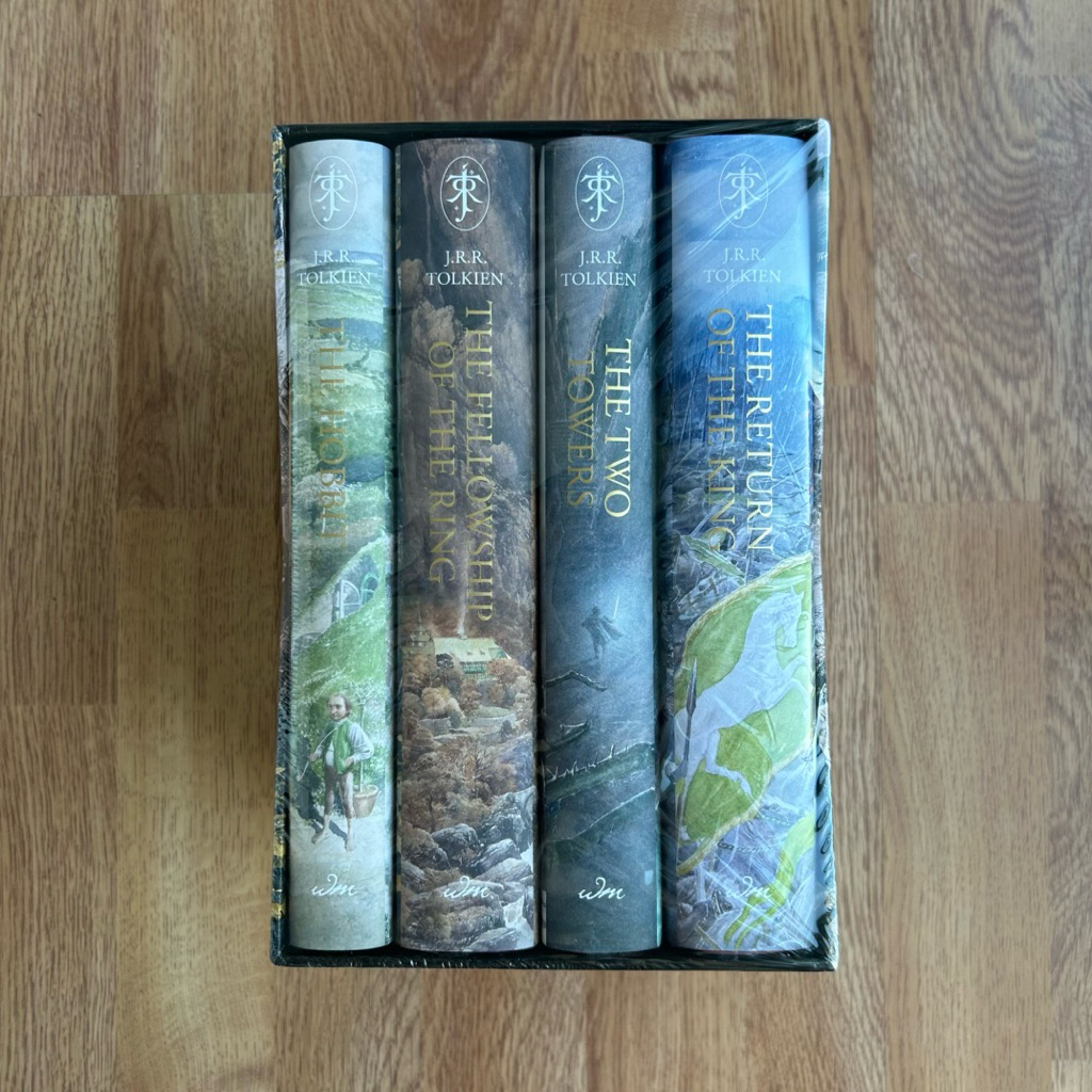 Hardcover J. R. R. Tolkien - The Hobbit & The Lord of the Rings Illustrated by Alan Lee Box Set หนัง