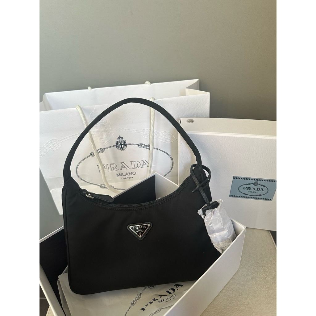 Prada re edition 2000 y.24 หูผ้า