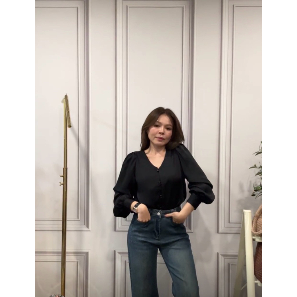 ✅👚คอวี ป้าย Kwang 🦌สีดำ