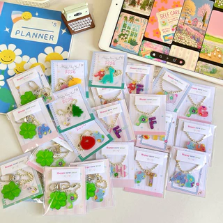 [พร้อมส่ง มีส่งด่วน]🇹🇭พวงกุญแจอะคริลิกตัวอักษร A-Zน่ารักสดใส🌟🥣พร้อมแพ็คเกจเป็นของเเจก ของชำร่วย ของขวัญปัจฉิม