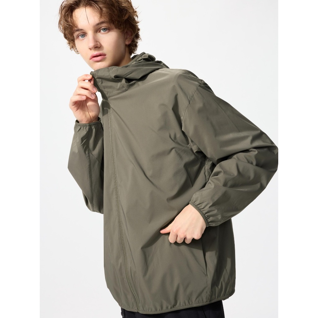 UNIQLO MEN เสื้อฮู้ดพาร์กา กันยูวี UV Protection พับเก็บได้ รุ่น NANODESIGN