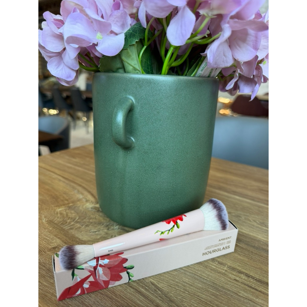 HOURGLASSแปรงแต่งหน้า Ambient Lighting Edit Brush II - Deer ราคาปกติ 2,350.-