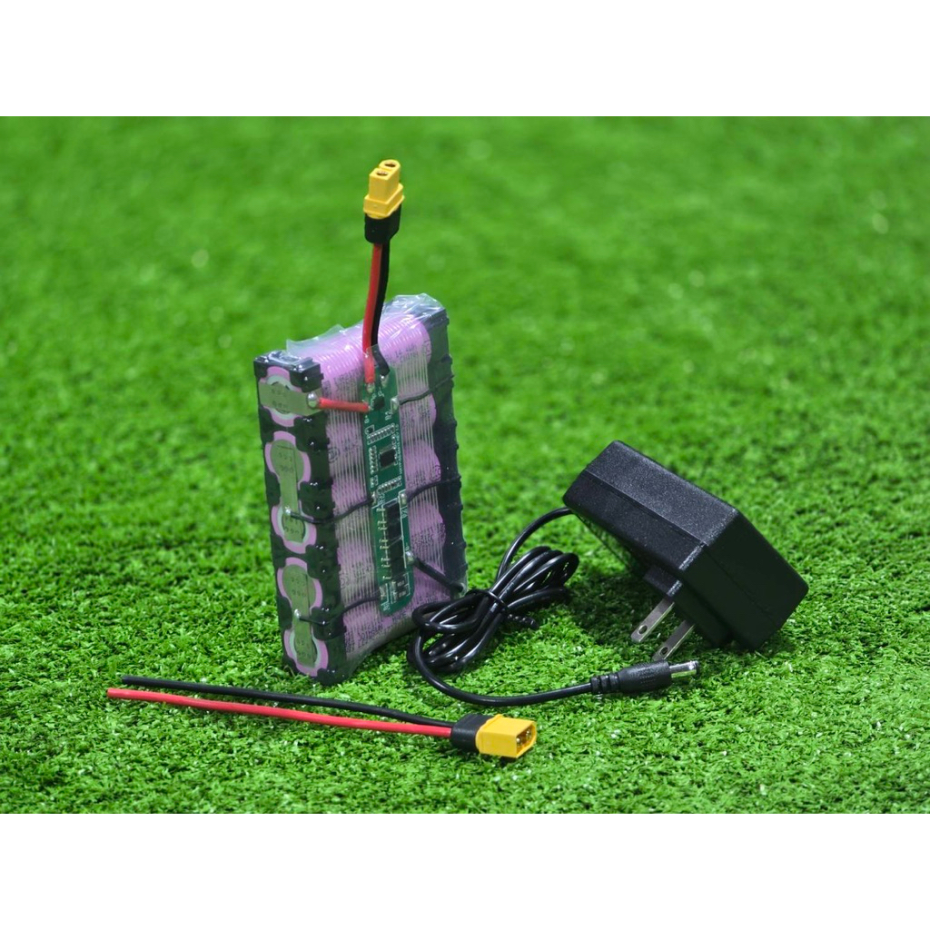 แบตลิเธียม 5s 21v 4000mah. **แบตใหม่มือ1** พร้อมชุดชาร์จ 2A **แอมป์เต็มแท้** Li-ion แบตเตอรี่ diy 21