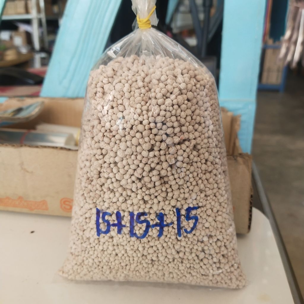 ปุ๋ยสูตรเสมอ ตรากระต่าย สูตร 15-15-15 แบ่งขาย  กิโลกรัม