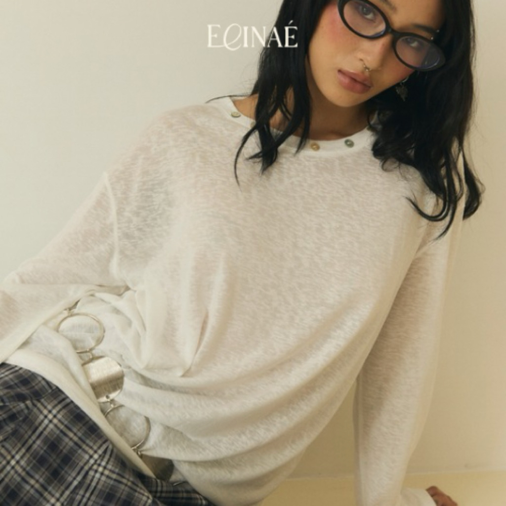 (pre-order) Elinae - Whisper Top - White เสื้อแขนยาวผ้า Lyocell สีขาว แต่งกระดุมหอยที่คอเสื้อ