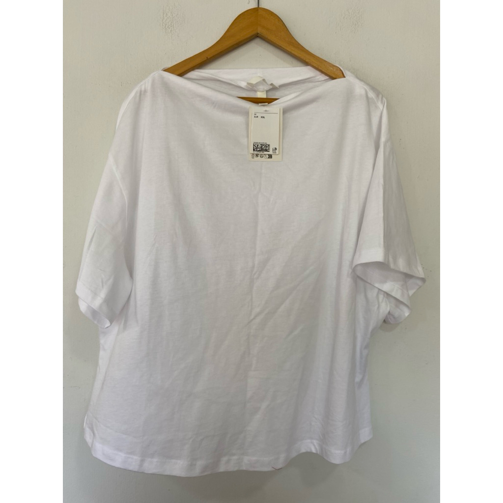 BL ทรงเก๋ห์ H&M เสื้อยืด ผ้าฝ้าย Boat Neck ไซส์ XXL อกหน้าผ้า 54 นิ้ว ยาว 24 เสื้อสาวอวบ สีขา
