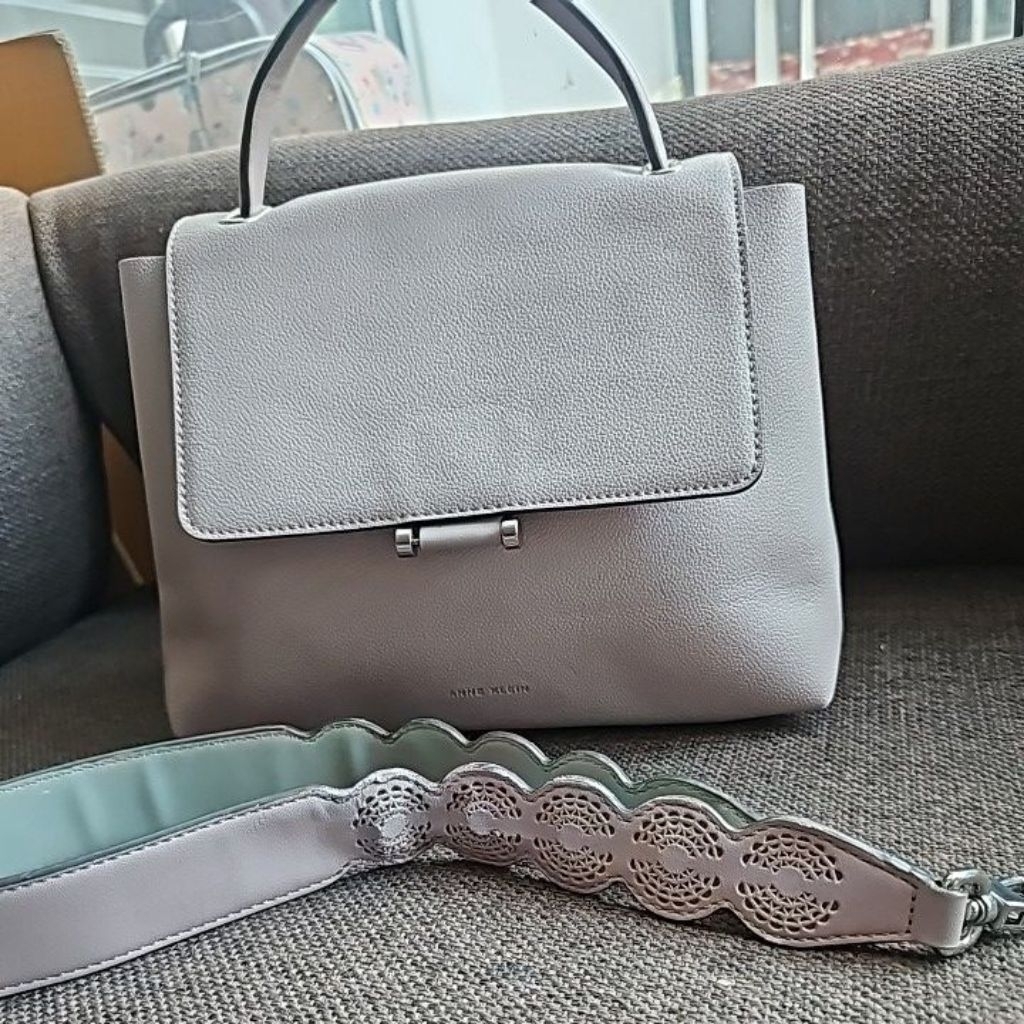 กระเป๋าสะพาย Anne klein