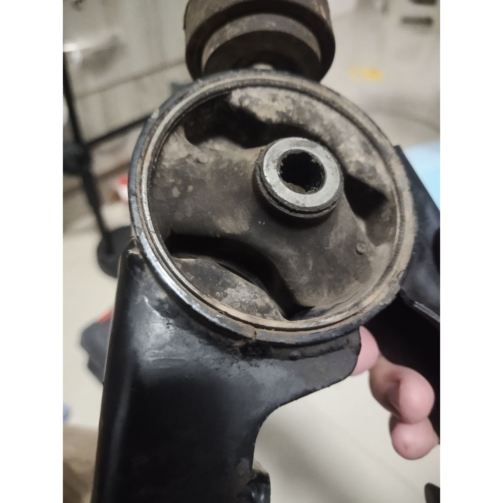 ยางแท่นเครื่องตัวล่าง altis 2008