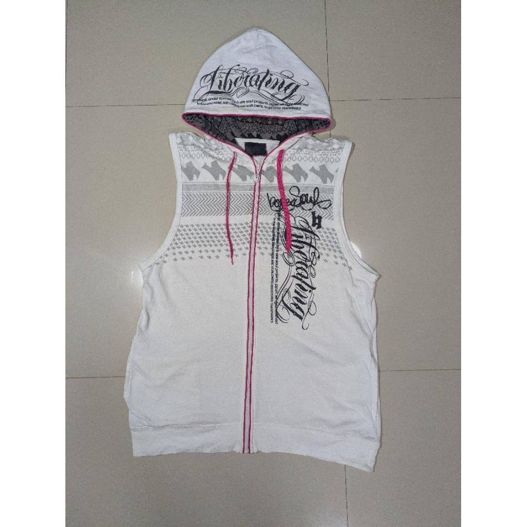 เสื้อมือสอง B One Soul Project ไซส์ L อก 42 นิ้ว ยาว 27.5 นิ้ว