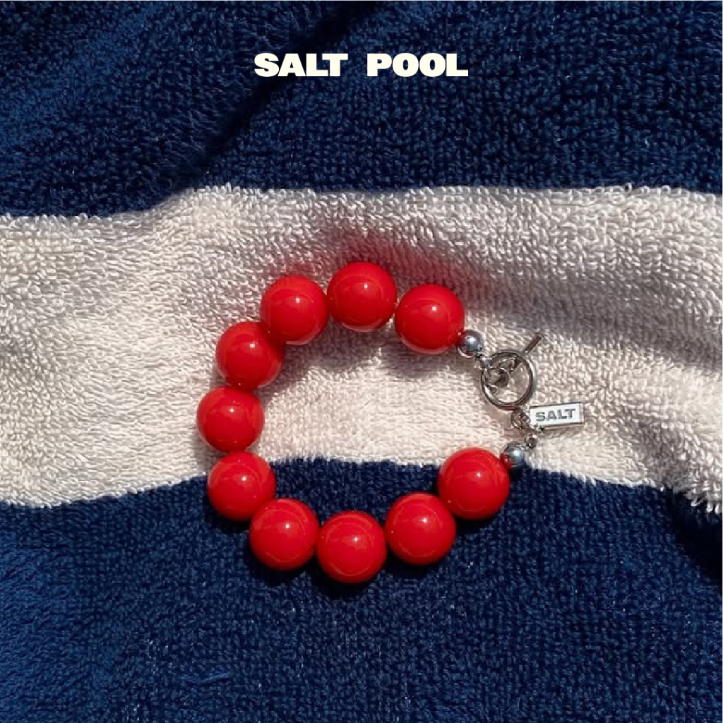 SALT POOL Apple Red Bracelet กำไลลูกปัดสีแดง ทรงคลาสสิก
