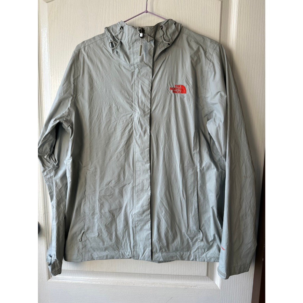 เสื้อ Thenorthface (TNF) มือสอง แท้100% Dryvent ทรงนินจา อก 40 ยาว 25 มีตำหนิลอกบริเวณคอ