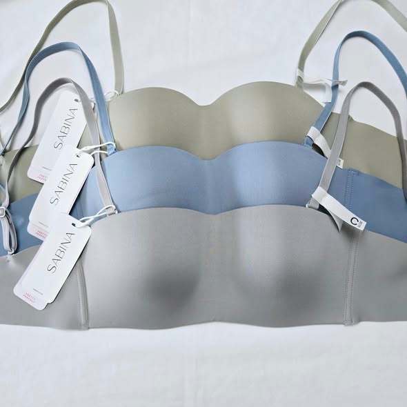 Sabina Pretty Perfect (SBXU8900) เสื้อชั้นใน ทรงเกาะอก ไร้โครง **ลดราคาพิเศษ**
