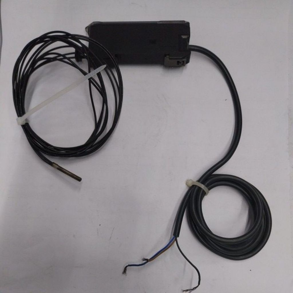 ไฟเบอร์ออฟติกเซ็นเซอร์ E3X-DA11-S OMRON มีหัวเซ็นเซอร์ 12VDC-24VDC มือสอง