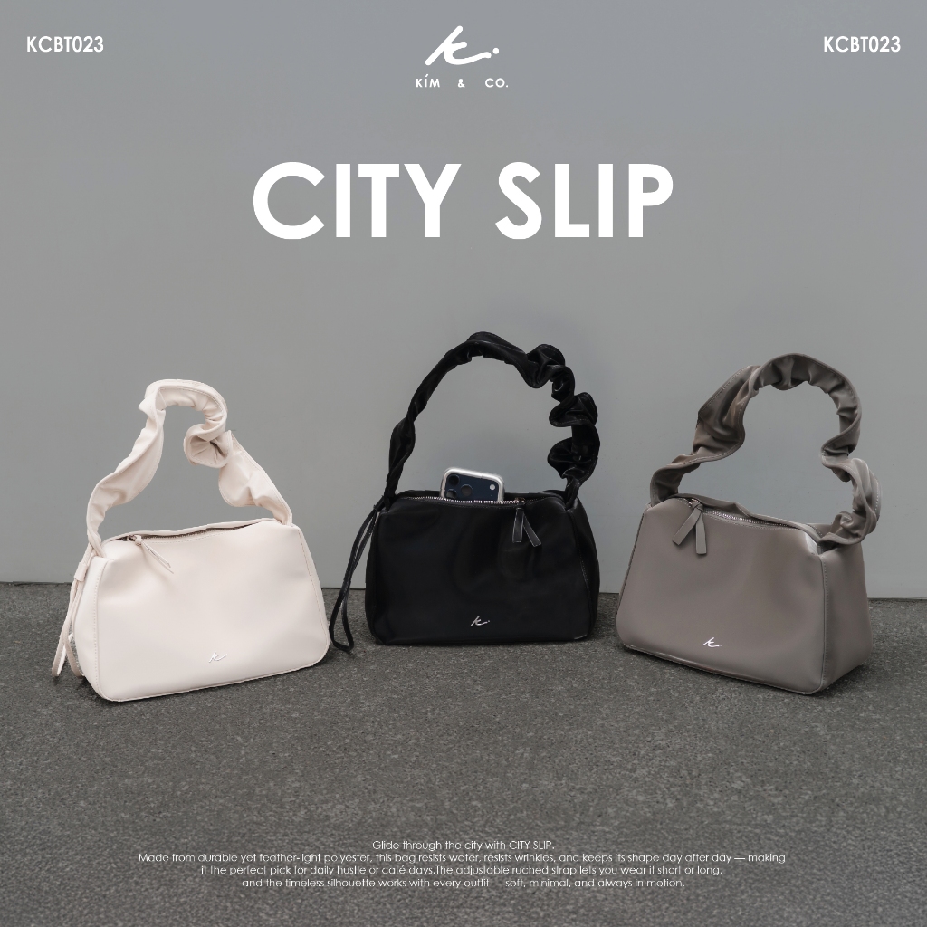 KIM&CO. ORIGINAL – CITY SLIP (KCBT023) กระเป๋าสะพายมินิมอลสำหรับชีวิตในเมือง กันน้ำ เบา คงรูปสวย สายรูดปรับได้