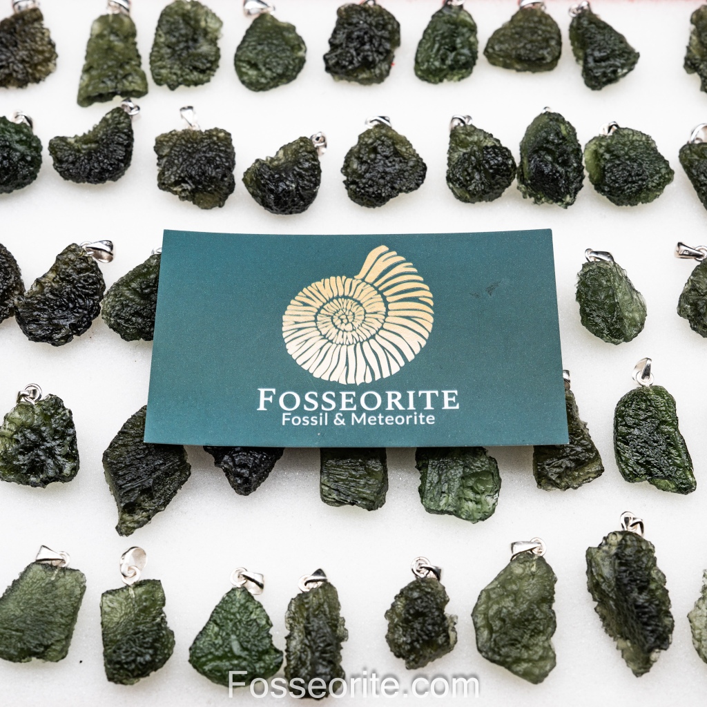 [จี้ห้อยคอจาก Marouskovo pole] #MP1-45 จี้ห้อยคอเกรดพรีเมี่ยม สะเก็ดดาว Moldavite โมลดาไวท์ แท้ 100%