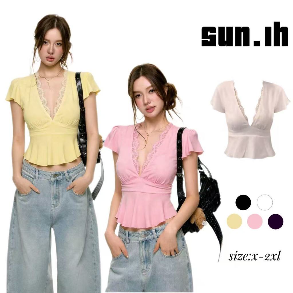 SUN🛍️พร้อมส่ง🛍️เสื้อครอปคอวีลึก แขนระบาย ผูกเอว สไตล์ใหม่รับซัมเมอร์ 2025 บริสุทธิ์และเย้ายวน