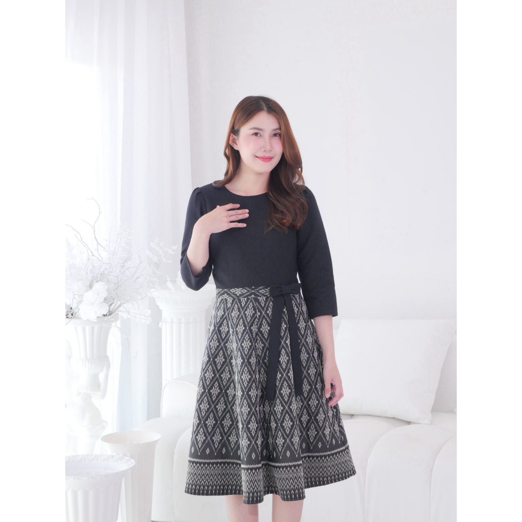 PJ64 เดรสคอปาดแขน 5 ส่วน โบว์เอวกระโปรงดำลาย 8 ชิ้น