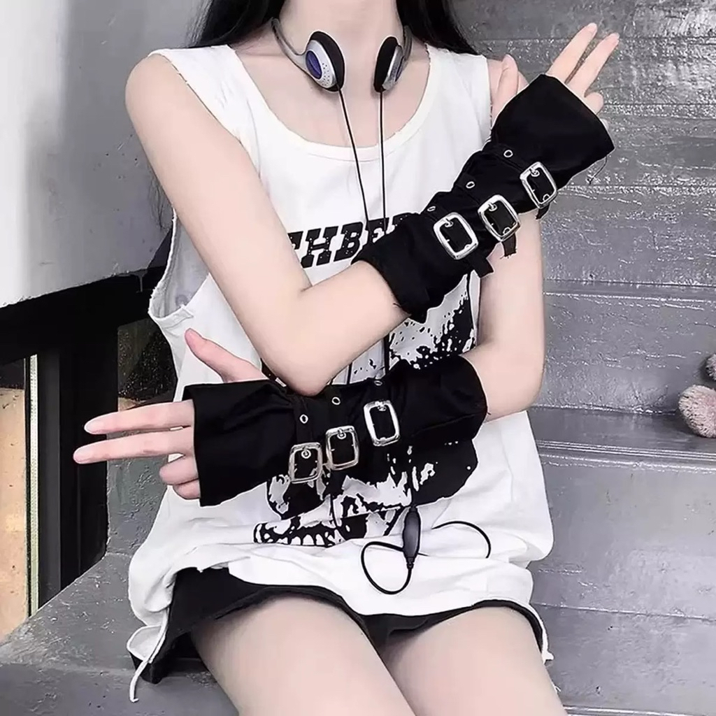 พร้อมส่ง ปลอกแขนสีดำเปิดนิ้ว แต่งเข็มขัดในตัว y2k/Gothic เป็นผ้ายืดใส่สบายค่ะ A18