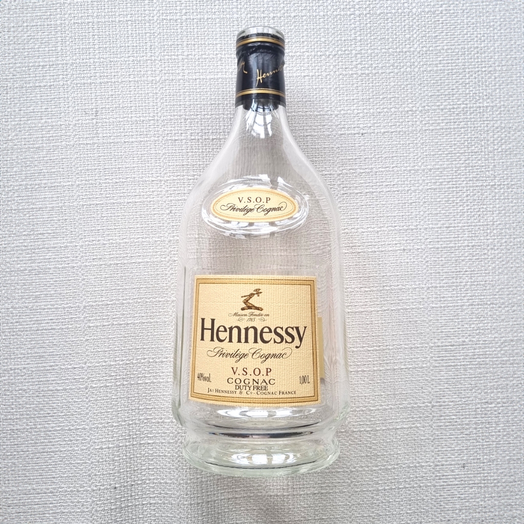 ขวดเหล้าเปล่า Hennessy VSOP (1L) รุ่นเก่า ขวดสวยมาก พร้อมกล่อง ก๊อกขาดแต่มีจุก