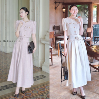 The Gallery ชุดเซ็ตเสื้อและกระโปรง พร้อมตกแต่งดอกไม้เข็มกลัด…