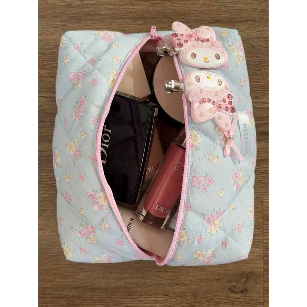 Little flowers pouch (กระเป๋าลายดอกไม้เล็ก)