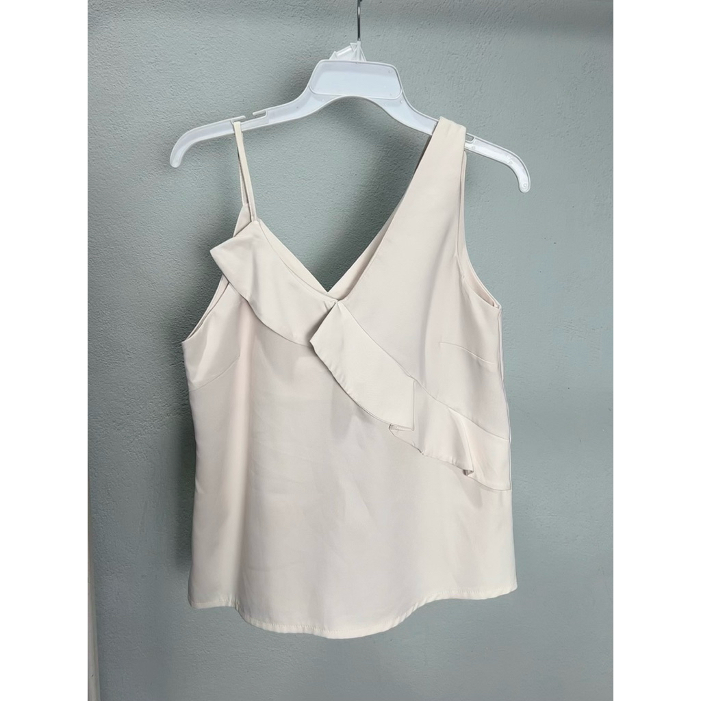 เสื้อสายเดี่ยว มือสอง ป้าย proud by up อก34 แขนกุด สีขาว