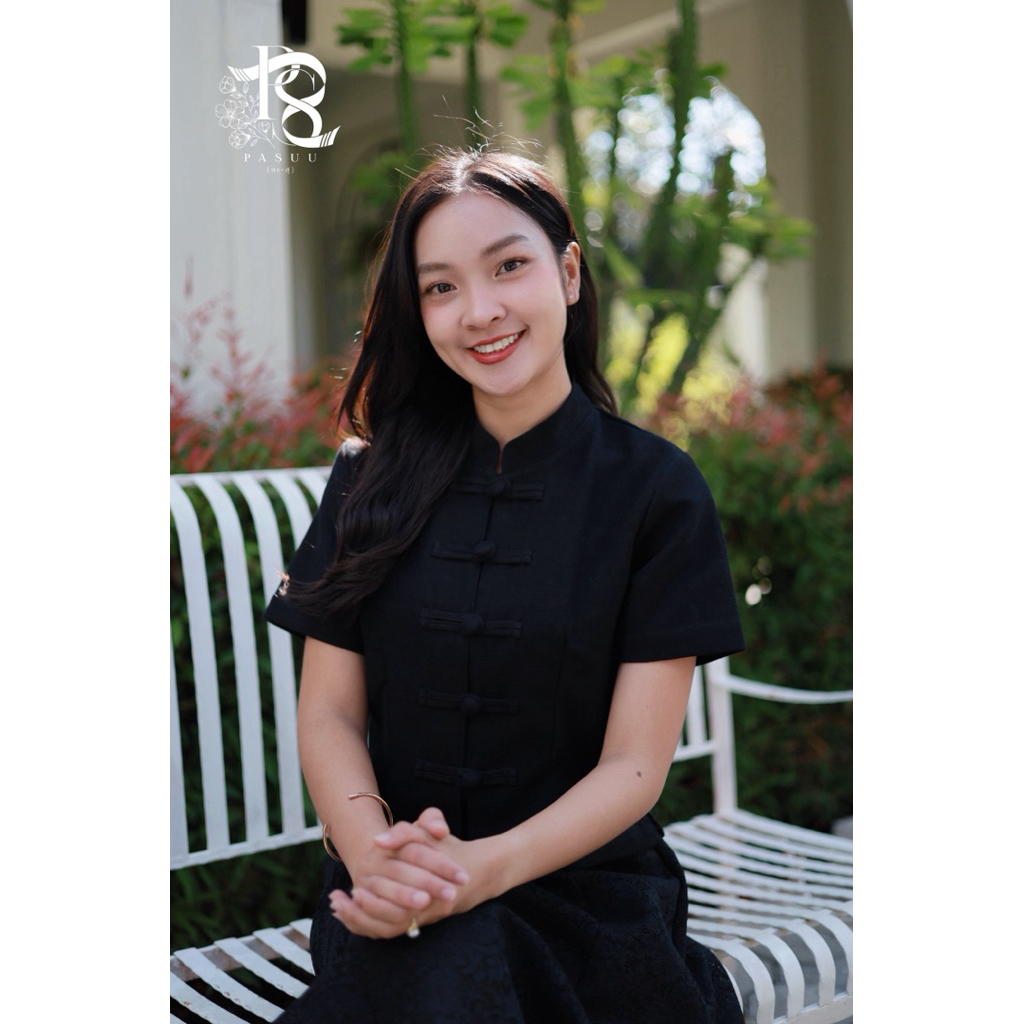 เสื้อพื้นเมือง ผ้าฝ้ายเยื่อไผ่ ทรงคอจีนกระดุมหน้า แขนสั้น ดีเทลเรียบหรูงานอัดกาวพรีเมี่ยมอย่างดีทั้งตัวค่ะ