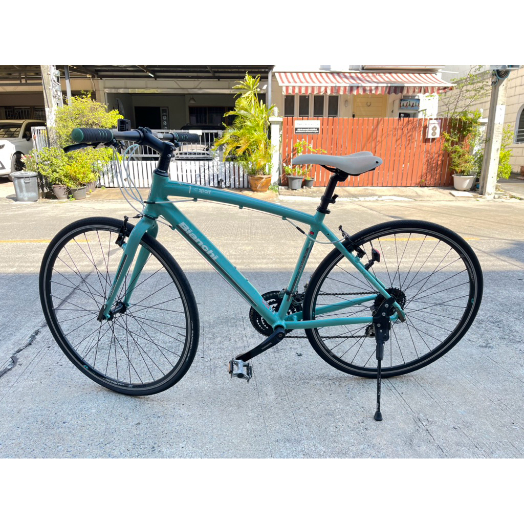 จักรยาน Hybrid สีเขียวพลาสเทล ล้อ 28” ยี่ห้อ Bianchi มือสองญี่ปุ่น (สภาพ 90%) คัดพิเศษ สภาพพร้อมใช้ 