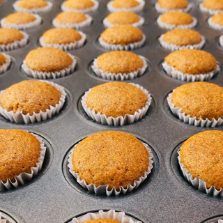 เค้กกล้วยหอมจิ๋ว 120 ชิ้น (Mini banana cakes 120 pcs.)