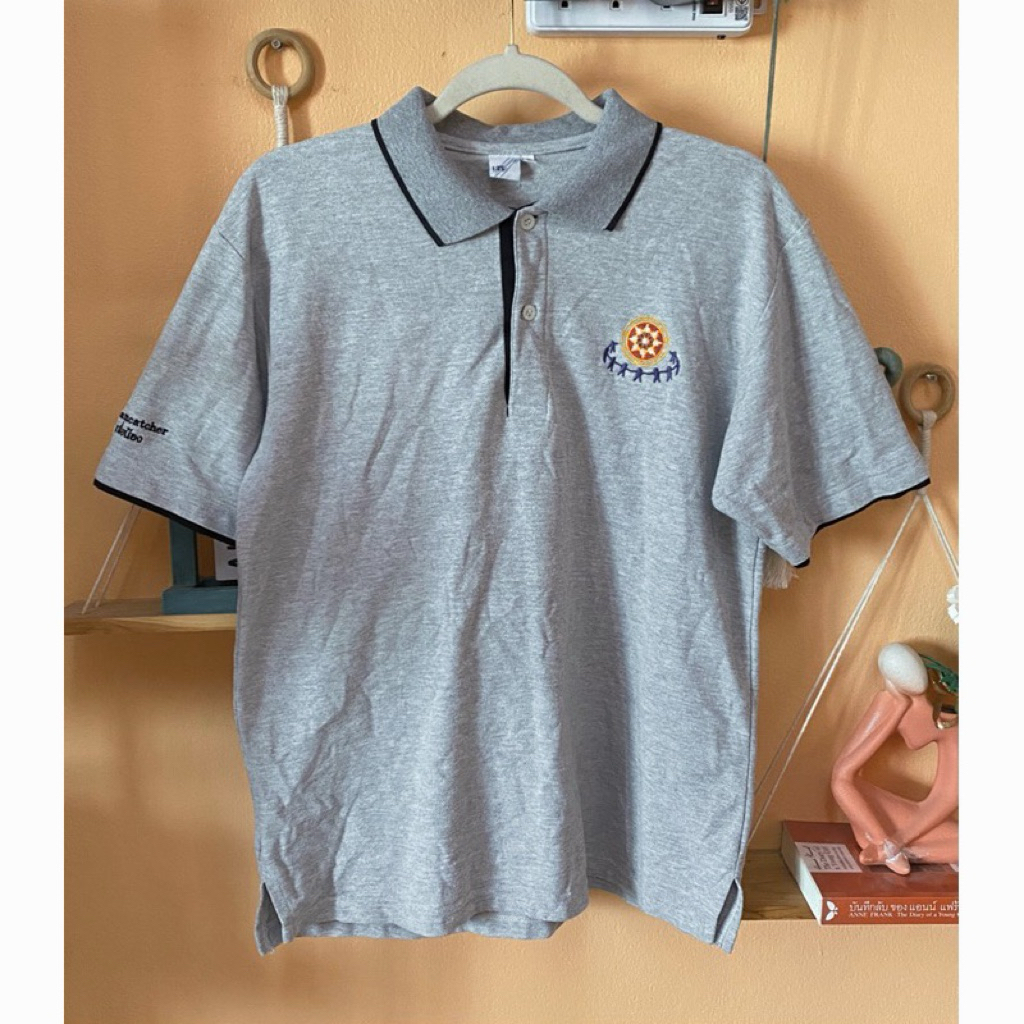 ส่งต่อ สภาพ 98% เสื้อยืดโปโล คอปก แบรนด์ RTS แขนสั้น สีเทาอ่อน มือสอง Size L อก 41"