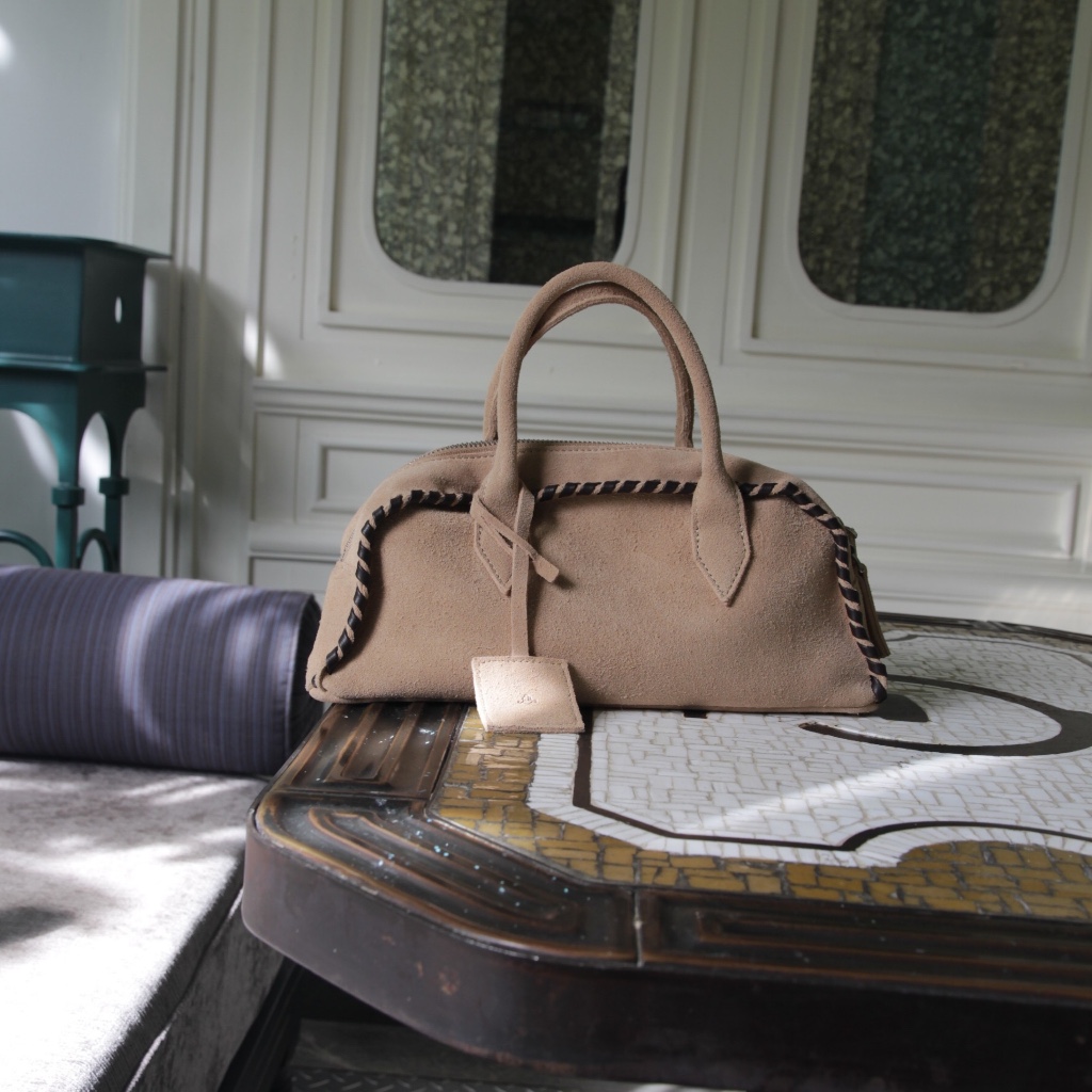 Amelia กระเป๋าหนังวัวแท้ Genuine Suede Leather Bag, มีให้เลือก 4 สี | Curà - Curated Attitude