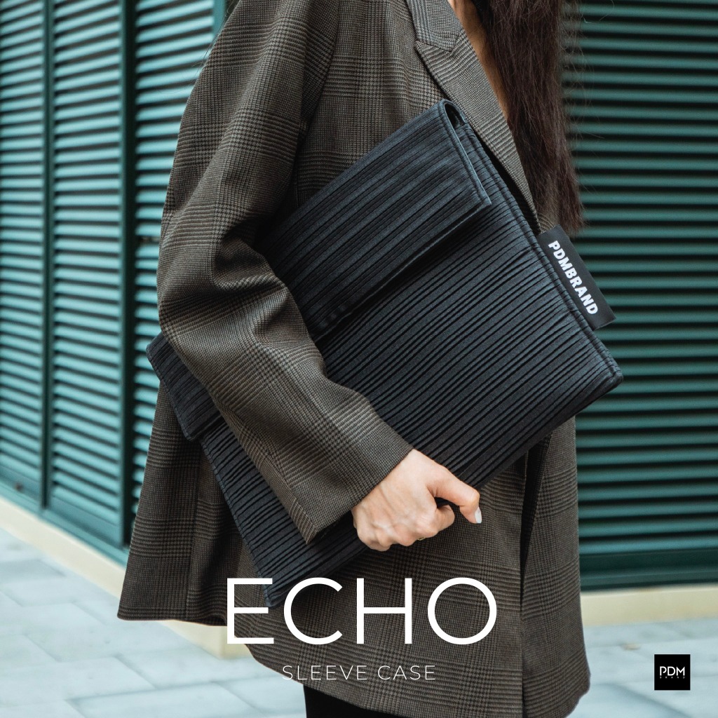 PDM กระเป๋าผ้าพลีท Echo-Sleeve Case-Laptop (รุ่นกระดุม)